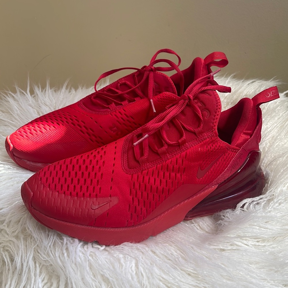 Red AirMax 270 great condition, minor scratches‼️